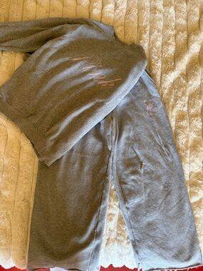 PINK Victoria's Secret Gray Sweatshirt & Bootcut Pants with Pink Script